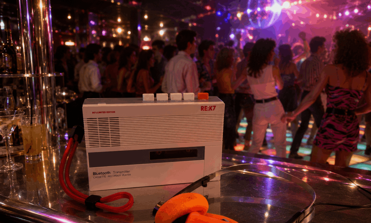 Lecteur cassette Bluetooth vintage RE:K7 en ambiance années 80